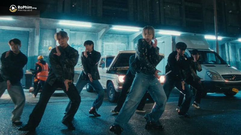 Nhóm nhạc nam Kpop trình diễn vũ đạo mạnh mẽ, góp phần nâng tầm âm nhạc Hàn Quốc trên toàn cầu.