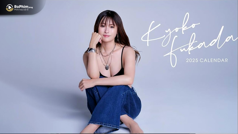 Fukada Kyoko chính thức đánh dấu sự trở lại của mình với bộ lịch 2025