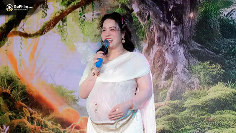 Nhật Kim Anh Rạng Rỡ Báo Tin Vui