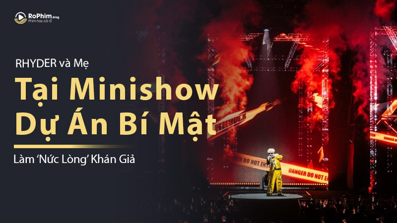 RHYDER và mẹ trên sân khấu Minishow Dự Án Bí Mật.
