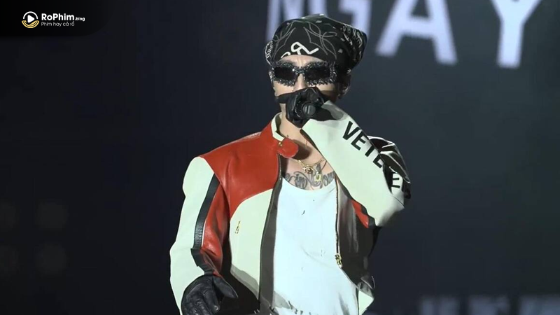 Sơn Tùng M-TP trong một show diễn khác