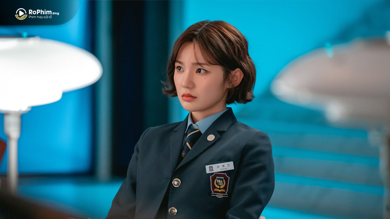 Kim Hye In trở lại mạnh mẽ và sâu sắc hơn trong Bitch x Rich 2, sẵn sàng đối đầu mọi thế lực.