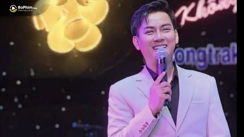 Hoài Lâm tái xuất với minishow 'Thương Con Chốt Sang Sông' sau thời gian điều trị bệnh.