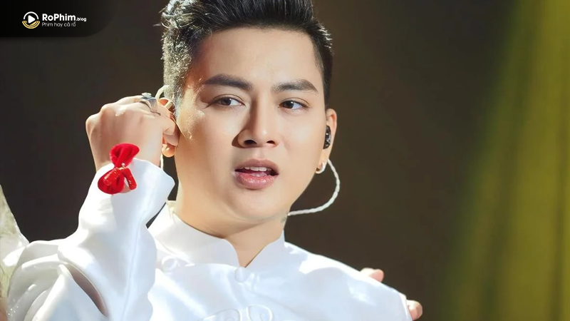 Hình ảnh Hoài Lâm trong đêm nhạc mới nhất