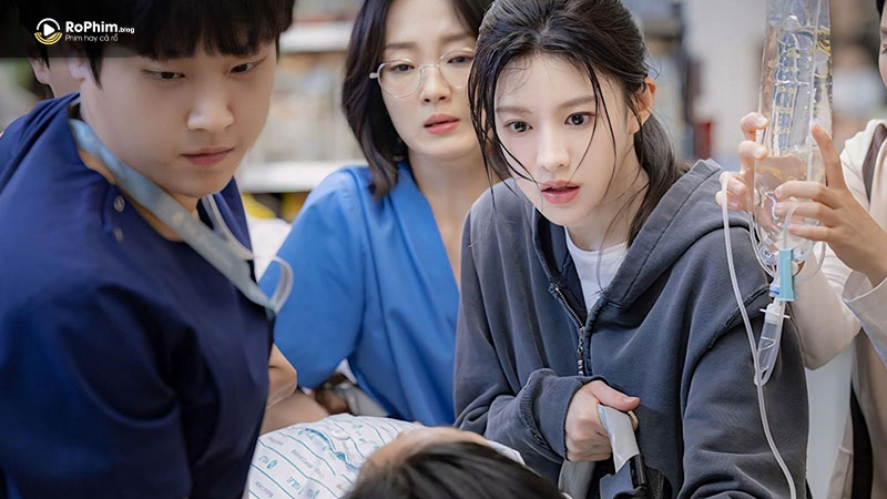 Go Yoon Jung vai Oh Yi Young thể hiện cảm xúc tốt nhưng còn thiếu kinh nghiệm trong Chuyện Đời Bác Sĩ Nội Trú.