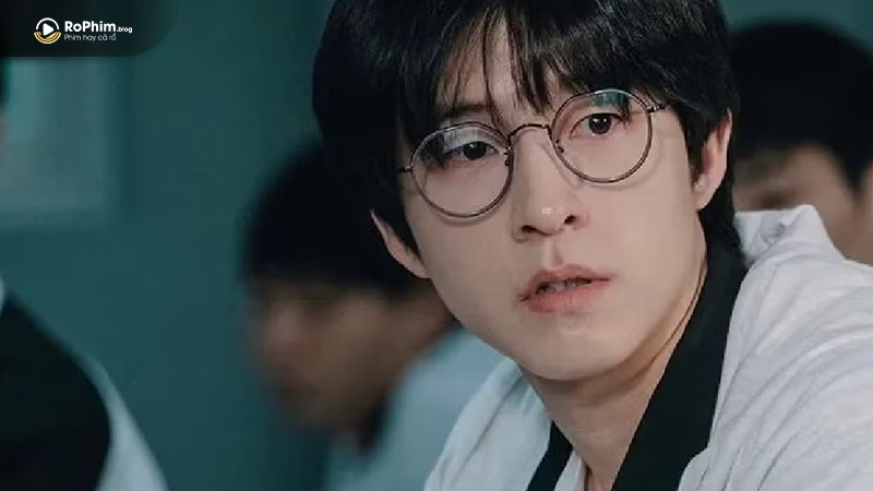Hong Kyung trong vai Beom Seok – Nhân vật đầy tổn thương và phức tạp