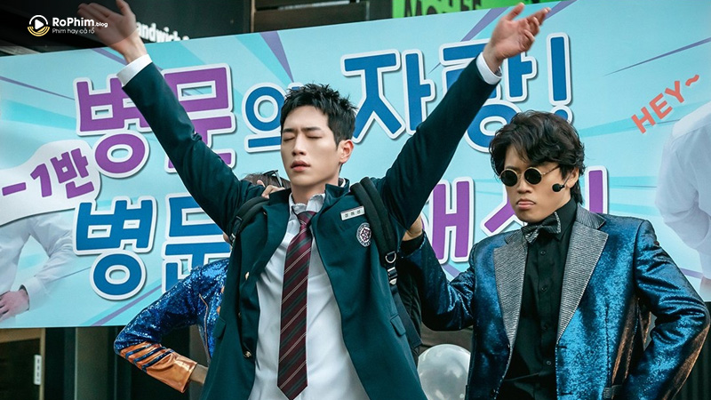 Môi trường học đường đầy căng thẳng và ẩn ý trong Undercover High School, với những nhóm học sinh toan tính.