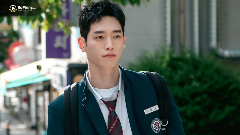 Seo Kang Joon trong vai Jung Hae Sung – điệp viên học đường đầy ấn tượng trong Undercover High School.